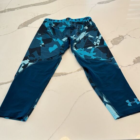 Under Armour Fitted Underwear. Youth Large. Heatgear. Excellent quality. - Picture 3 of 4